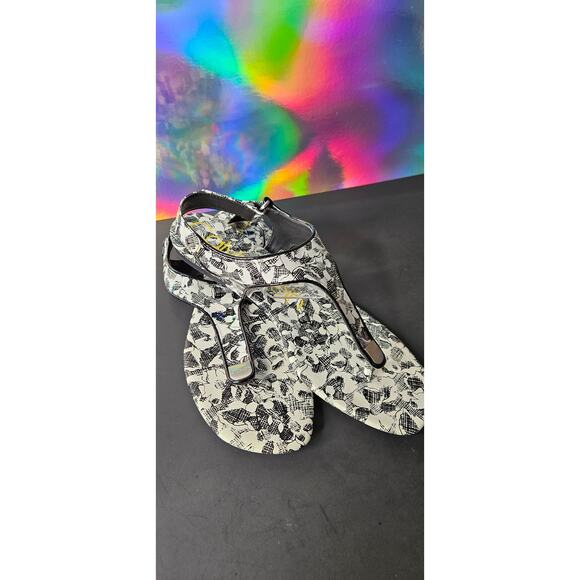 Calvin Klein women Sandals size 9 EUC - Picture 1 of 5